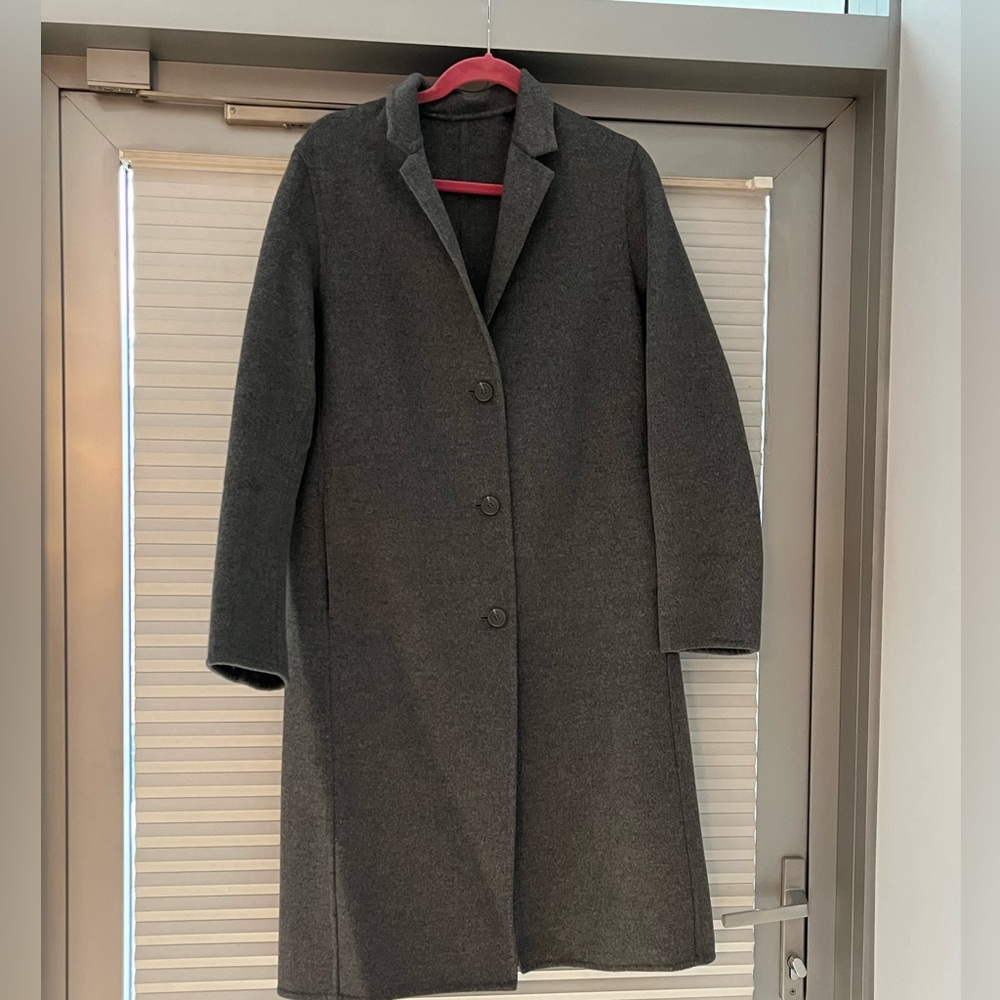 UNIQLO Women’s Gray Coat – Size M